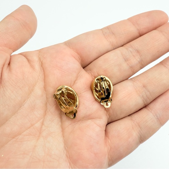 Vintage Gold-Tone Knot Clip On Earrings - Picture 4 of 7